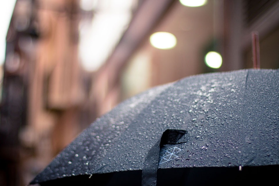 Paraguas promocional: un gesto práctico para la temporada de lluvia